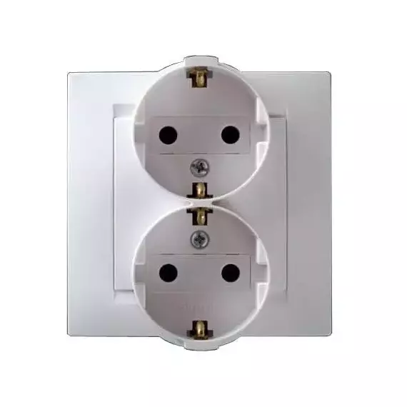Розетка 2-м СП Simon15 16А IP20 250В с заземл. винт. клеммы бел. Simon 1590459-030